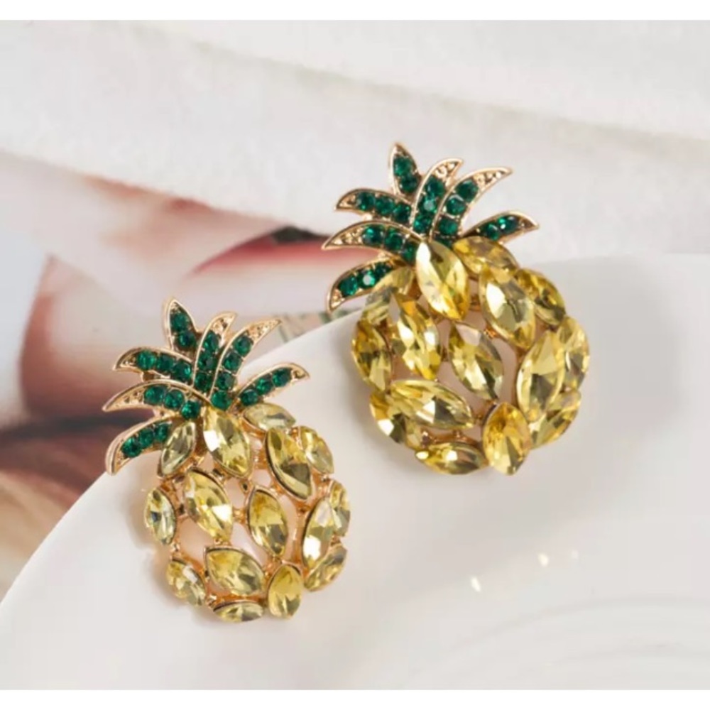 🆕 Sparkly Pineapple Statement Stud Earrings